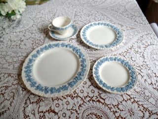 Wedgwood Embossed Queensware Shell Edge Lavender On Cream 5 - Piece Place Setting