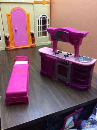 Barbie Kitchen Sink Stove Top Oven And Bed.