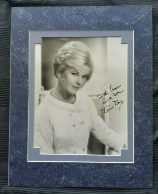 Doris Day Matted Signed B/w Photograph Autograph