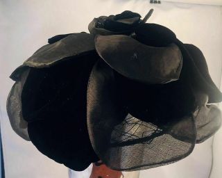 Vintage 1940/50s Ladies Black Velvet & Organza Flower Petal Hat By Pola York
