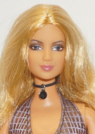 2003 Shakira Barbie Doll W/guitar Mattel Lea Face Sculpt W/original Outfit