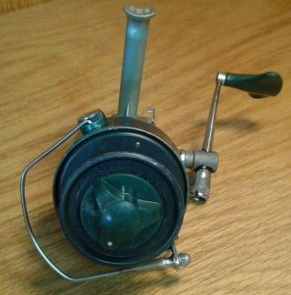 Vintage Daisy Heddon 220 - R Spinning Reel - and very well. 2