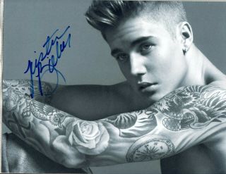 Justin Bieber Autographed Sexy Photo Hand Sign W,  Young Male Singer - Tattoo