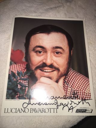 Photo Signed Luciano Pavarotti 8x10