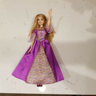 Barbie Doll 2007 Island Princess Luciana Sings Song