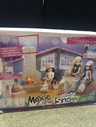 Moxie Girlz Playset Magic Snow Cabin Chalet Dolls Boxed