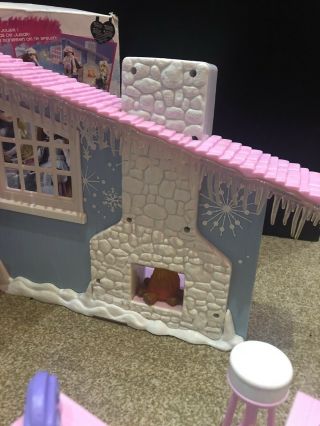 Moxie Girlz Playset Magic Snow Cabin Chalet Dolls Boxed 3