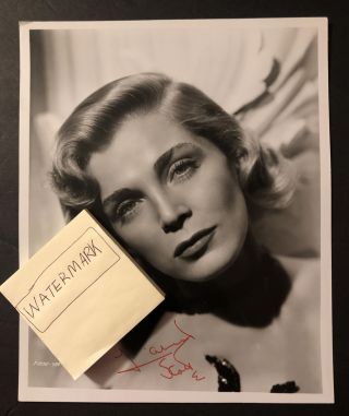 Hollywood Photo Lizabeth Scott Autographed " Shiny Lipstick Head Tilted "