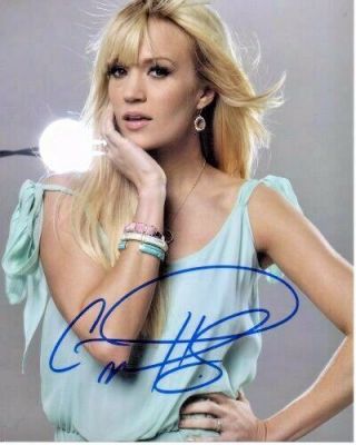 Carrie Underwood Signed 8x10 Photo With