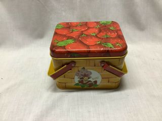 Vintage 1980 STRAWBERRY SHORTCAKE Metal Tin Basket Lunch Box w/Lid & Handles 2