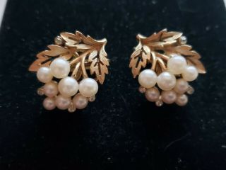 Crown Trifari Vintage Faux Pearl & Clear Rhinestone Leaf Clip On Earrings 2
