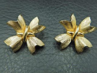Vintage Clip On Earrings Signed Crown Trifari Ribbon Style Crosses W X In Center