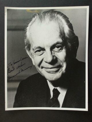 Raymond Massey (1896 - 1983) (arsenic And Old Lace) Autograph 8 X 10 Photo