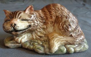 Porcelain Figurine Alice In Wonderland Series Cheshire Cat Beswick Royal Doulton