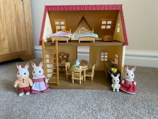 Sylvanian Families Cosy Cottage With Furniture And Figures