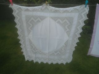 A Gorgeous White Linen And Lace Tablecloth 41 " X 40 "