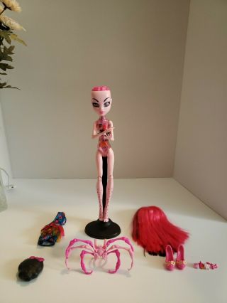 Monster High Fangtastic Love & Fearfully Feisty Inner Monster Doll Dress Wig