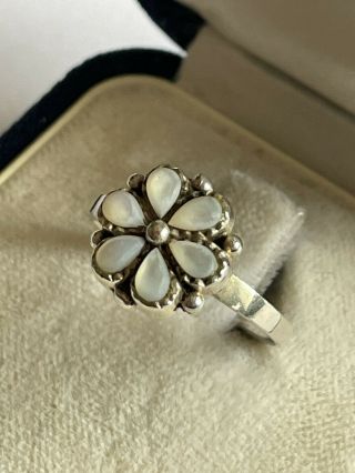 Vintage 925 Silver & Mother Of Pearl Flower Dress Ring Size P 3.  2 Grams