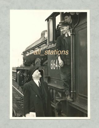 B17 No.  61644 Earlham Hall And Staff,  Vintage Railway Press Photograph