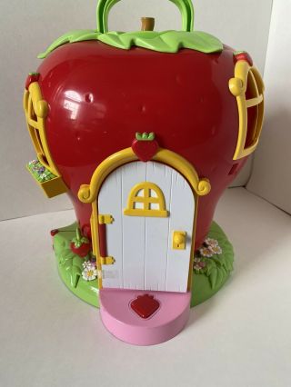 2003 Bandai Strawberry Shortcake Berry Sweet Doll House