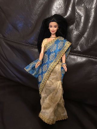 Barbie In India Indian Doll 1998 Mattel Gold & Blue Outfit Sari