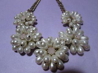 Vintage 27 - 19 " Goldtone Faux Pearl Beads In Floral Pattern Necklace