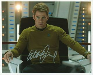 Chris Pine Autographed Photo Actor Star Trek Wonder Woman A Wrinkle In Time