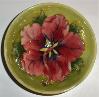 Vintage Circa 1950s Walter Moorcroft Pottery 4 - Leaf “hibiscus” 4.  5” Footed Bowl
