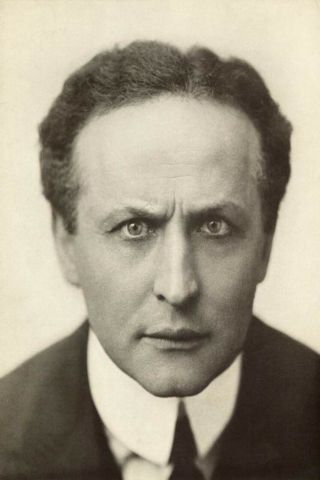 .  Escape Artist Harry Houdini.  Antique.  Photo Reprint 8x12