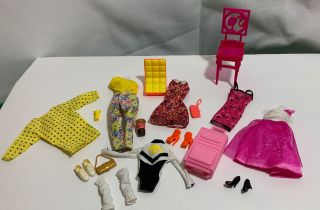 Mattel Barbie Doll Clothes Shoes Purses Chairs Drinks Suitcase Accessories Lot￼