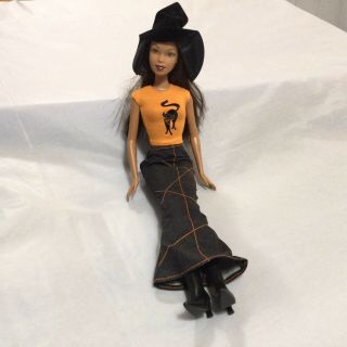Mattel Muneca Halloween Hip Barbie Doll Hispanic 2006 W Witch Hat Costume