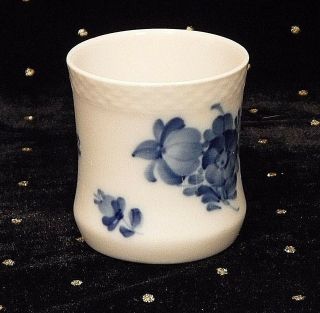 Vtg Royal Copenhagen Cigarette Holder Vase White With Blue Flowers 2 3/4 " Tall