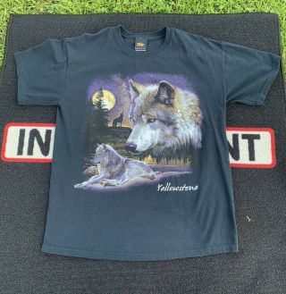 Vintage Yellowstone Wolf Graphic Size Large Blue T - Shirt