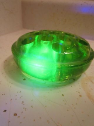 Vintage GREEN DEPRESSION GLASS 13 Hole FLOWER FROG Uranium Vaseline Glows 2