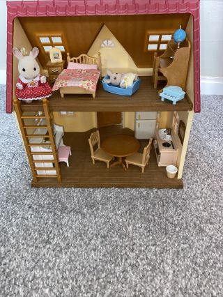 Sylvanian Families Red Roof Cosy Cottage Starter With Accessories & Figures