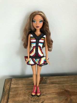 Mattel Barbie My Scene Madison Goes Hollywood Doll W/eyelashes,  Dress,  Shoes