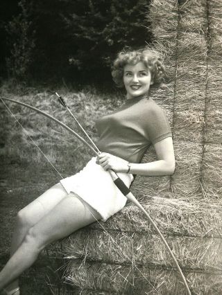 Vintage 8 x 10 Photo: Marilyn Monroe (?) Norma Jean Mortensen (?) w/ Bow & Arrow 2