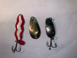 3 Old Vintage Fishing Lures Lucky Strike 1.  25 " L,  1.  5 " L,  2 " L Wild Colors & Chrome