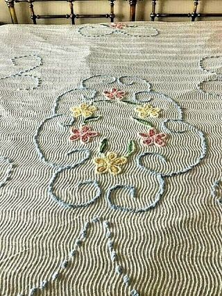 Vintage Full - Size Chenille Bed Spread 80 " X 90 " Pretty Design White With Flower