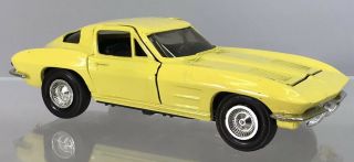 Vintage Ertl Chevrolet Corvette Stingray Yellow 1:24 Chevy Vette 63 Split Window
