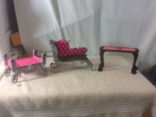 Cool Monster High Freaky Fusion Catacombs Couch Chaise Lounge & Table Pre - Owned