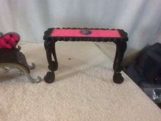 Cool Monster High FREAKY FUSION CATACOMBS Couch Chaise Lounge & Table pre - owned 2