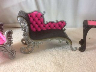 Cool Monster High FREAKY FUSION CATACOMBS Couch Chaise Lounge & Table pre - owned 3