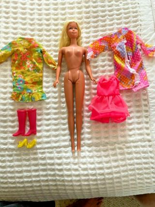 Vintage Mattel Suntan Barbie Doll Blonde Blue Eyes Bendable Leg Twist N Turn Tan