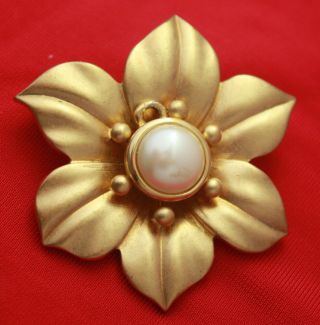 Vintage Signed Nina Ricci Gold Tone Flower Brooch Pin - Faux Pearl