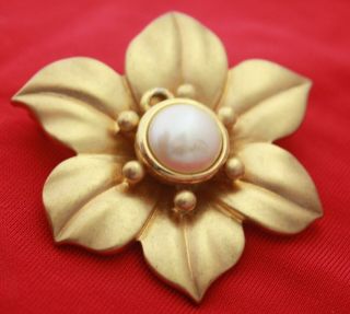 Vintage Signed NINA RICCI Gold Tone Flower Brooch Pin - Faux Pearl 3