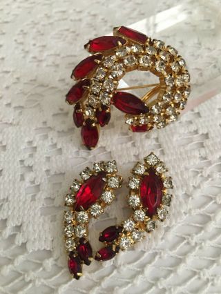 Vintage Juliana Rhinestone Red And Gold Tone Brooch Pin Earrings.  Set