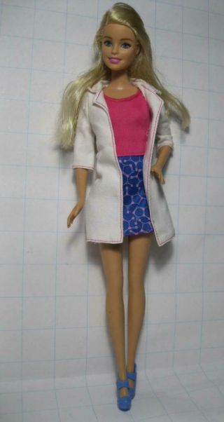 Barbie - Fashionista Career Fashions Doll I Can Be A Scientist Lab Coat/atom Skirt