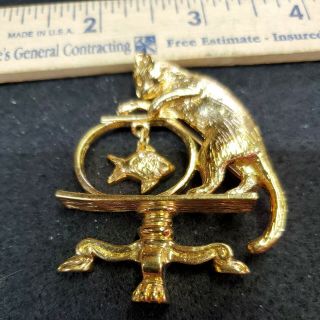 Vintage Avon Gold Tone Cat On Table W/dangling Fish In Bowl Brooch Pin 4 - 13