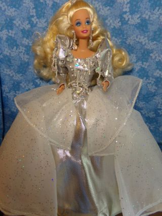 Barbie Christmas Happy Holiday 1992 Silver & Chiffon